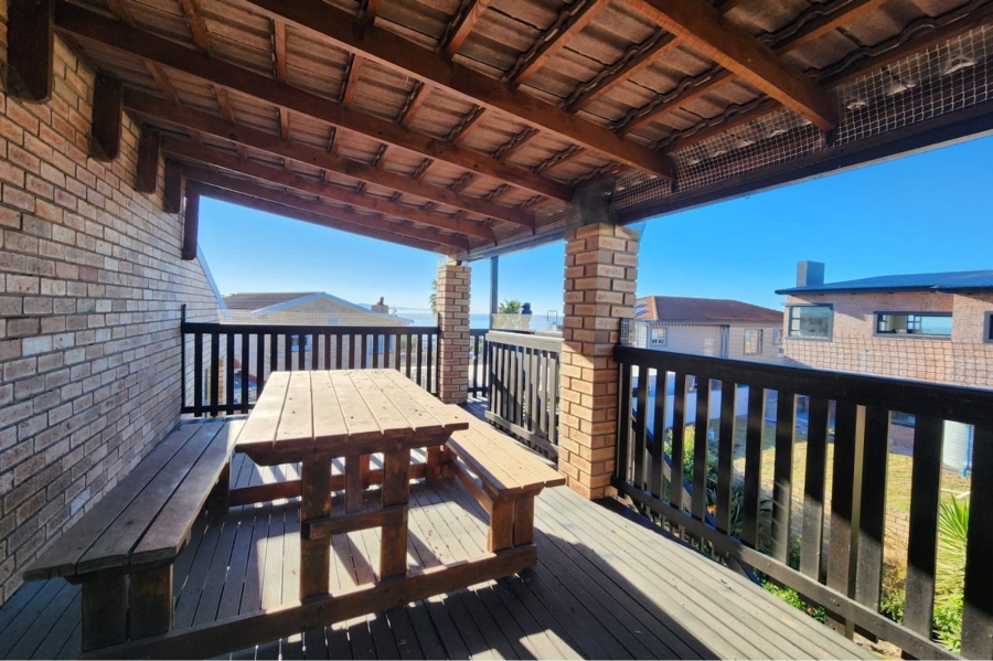 3 Bedroom Property for Sale in Wavecrest Eastern Cape